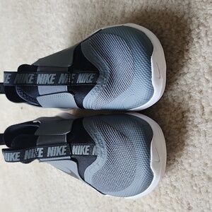 Nike Flex runner 3 youth size 3 Grey/black